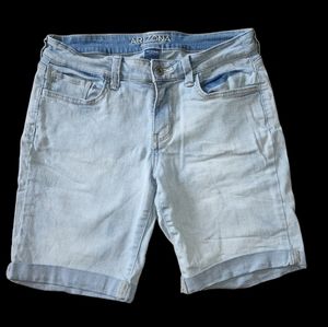 Arizona Bermuda lightwash shorts size 5 Juniors